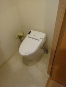 ムダのないシンプルで落ち着いた雰囲気のトイレに ムダのないシンプルで落ち着いた雰囲気のトイレに